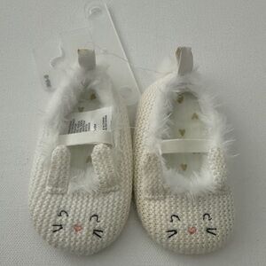 Girl’s Cute bunny slippers with fluffy ears. Soft and cozy. Size 0-6M.